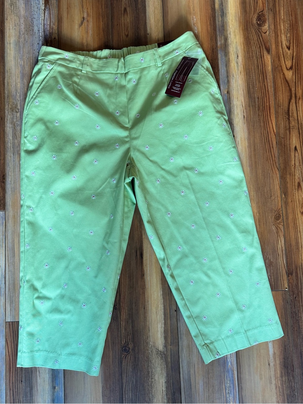 JM Collection Washable Stretch Capri Pants Size 16 Green Daisy Print - Picture 2 of 4